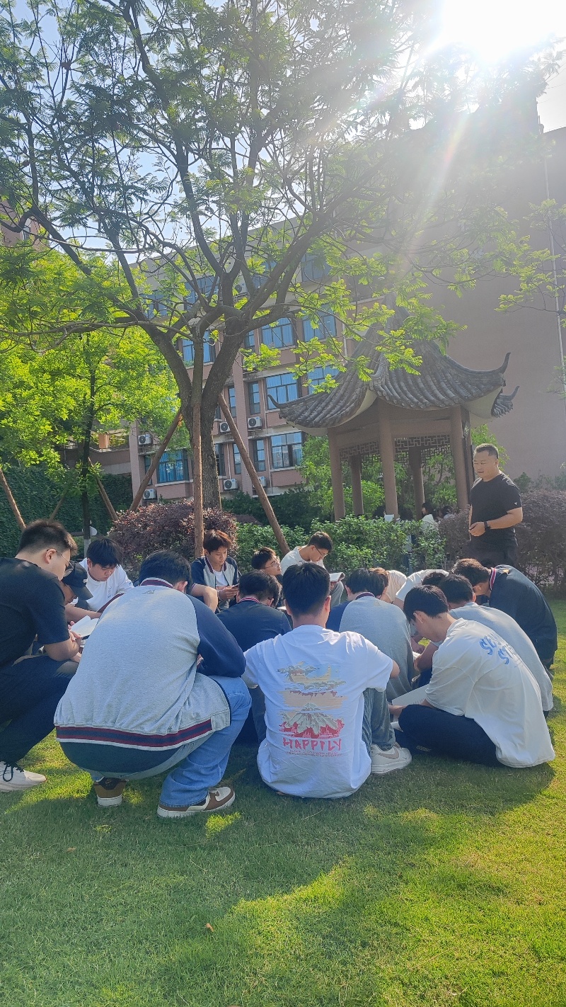 學(xué)在天地間，樂在收獲中——高2023級(jí)語文組開展戶外教學(xué)實(shí)踐活動(dòng)