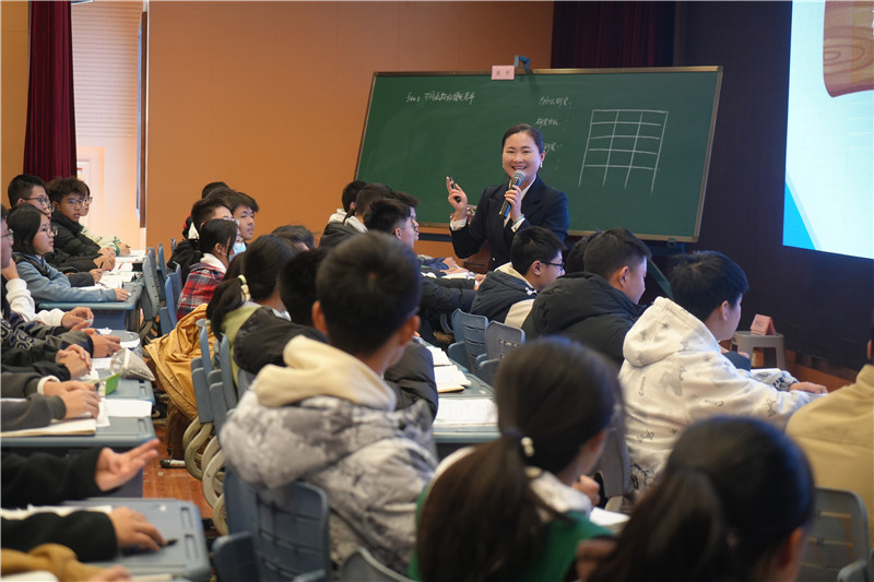 遵義航天高級中學張丹老師.JPG